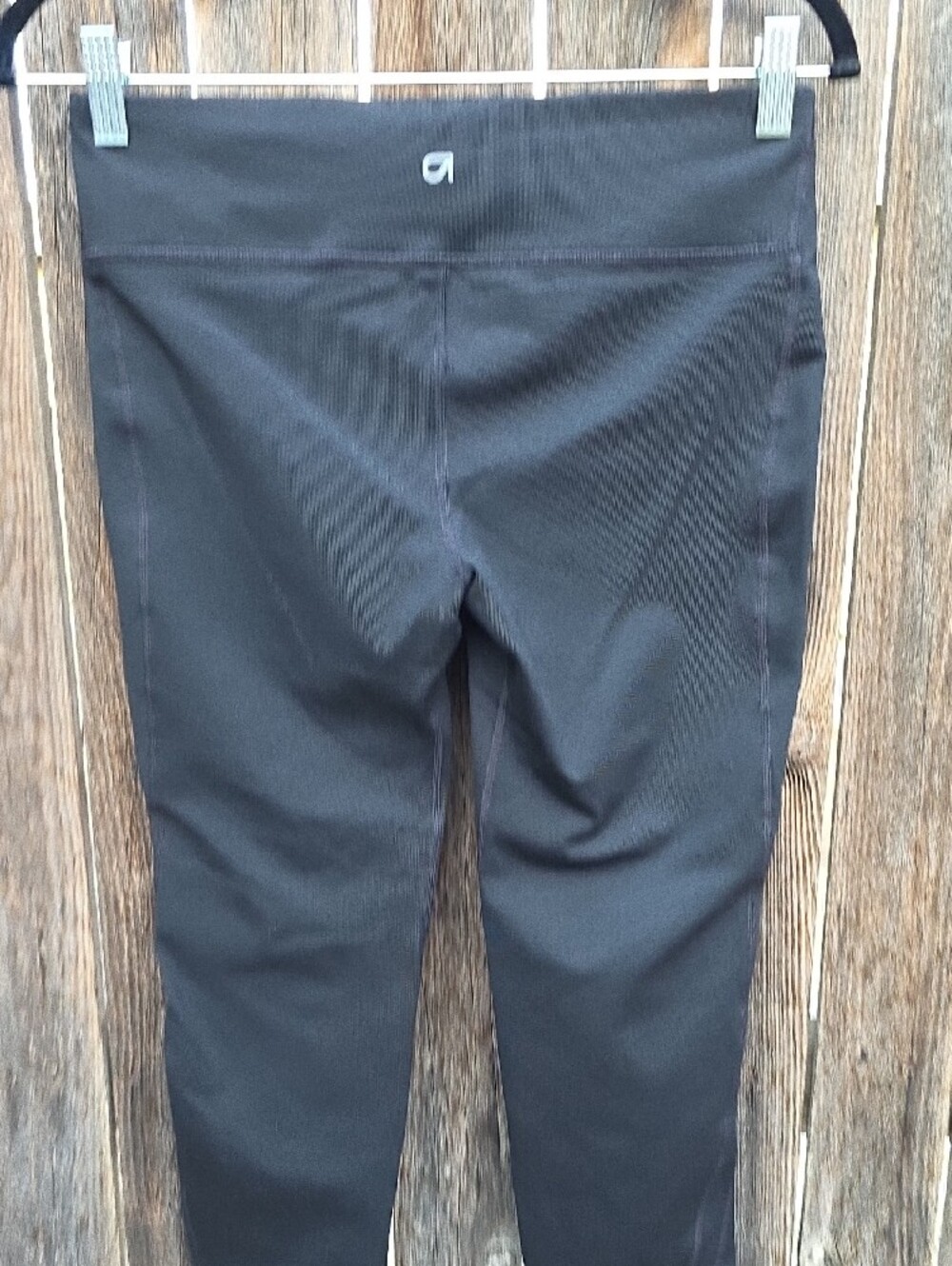 GAP Fit gfast Black Capri Leggings with Wide Waistband - Picture 7 of 11
